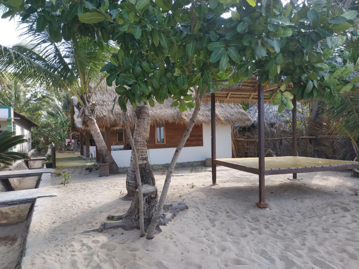 Bungalow Karimunjawa Eksteriør billede